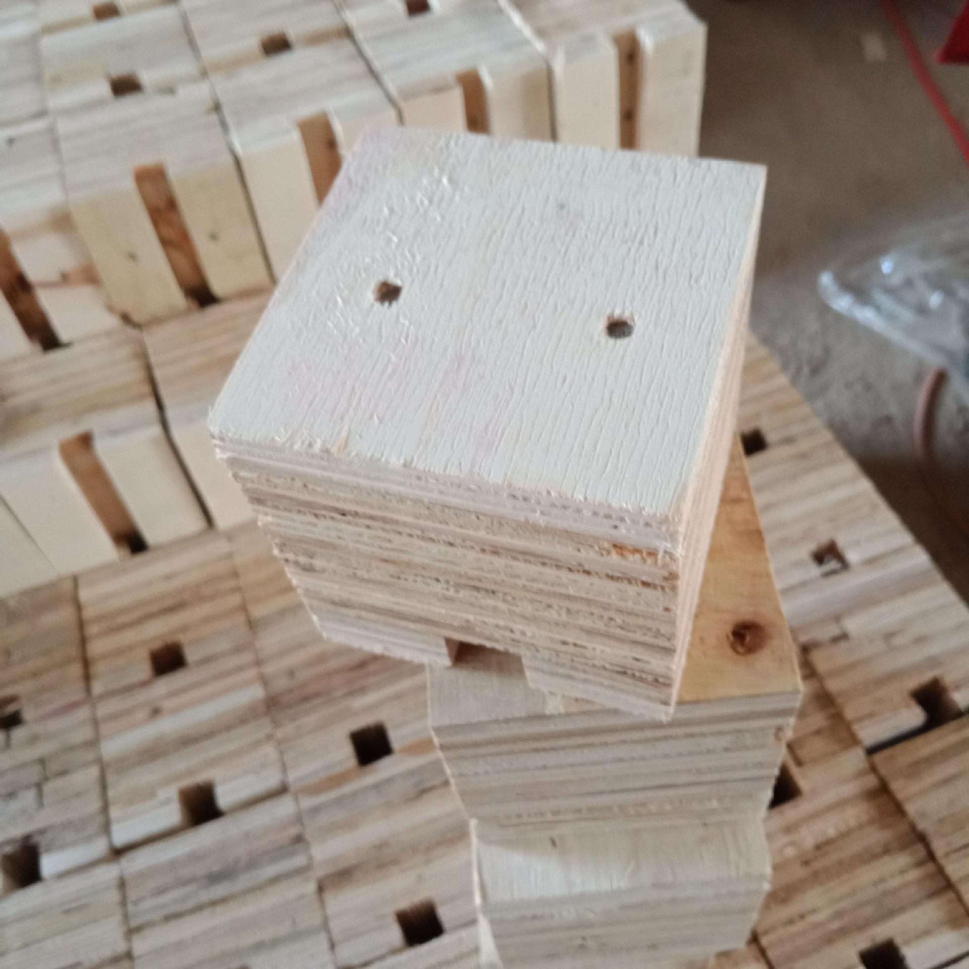 山东菏泽曹县学文木业大量销售废旧模板脚墩 多层板脚墩 扣槽脚墩