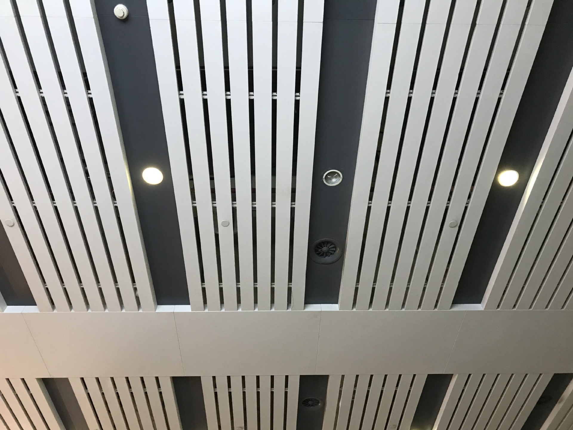 加油站装修用铝单板罩棚吊顶200宽条形铝板深圳加油站铝扣板