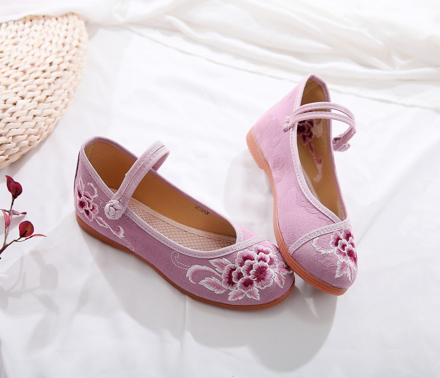 恋荷2020新款淡雅古风鞋复古中国风仙女鞋软底绣花汉服鞋