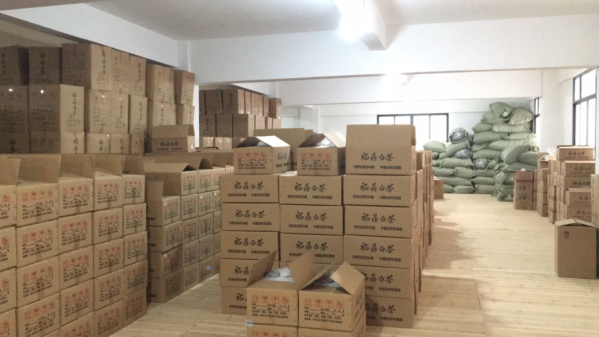 我们做的不是一锤子的生意,茶叶拍摄都是实物拍摄没有经过处理美化