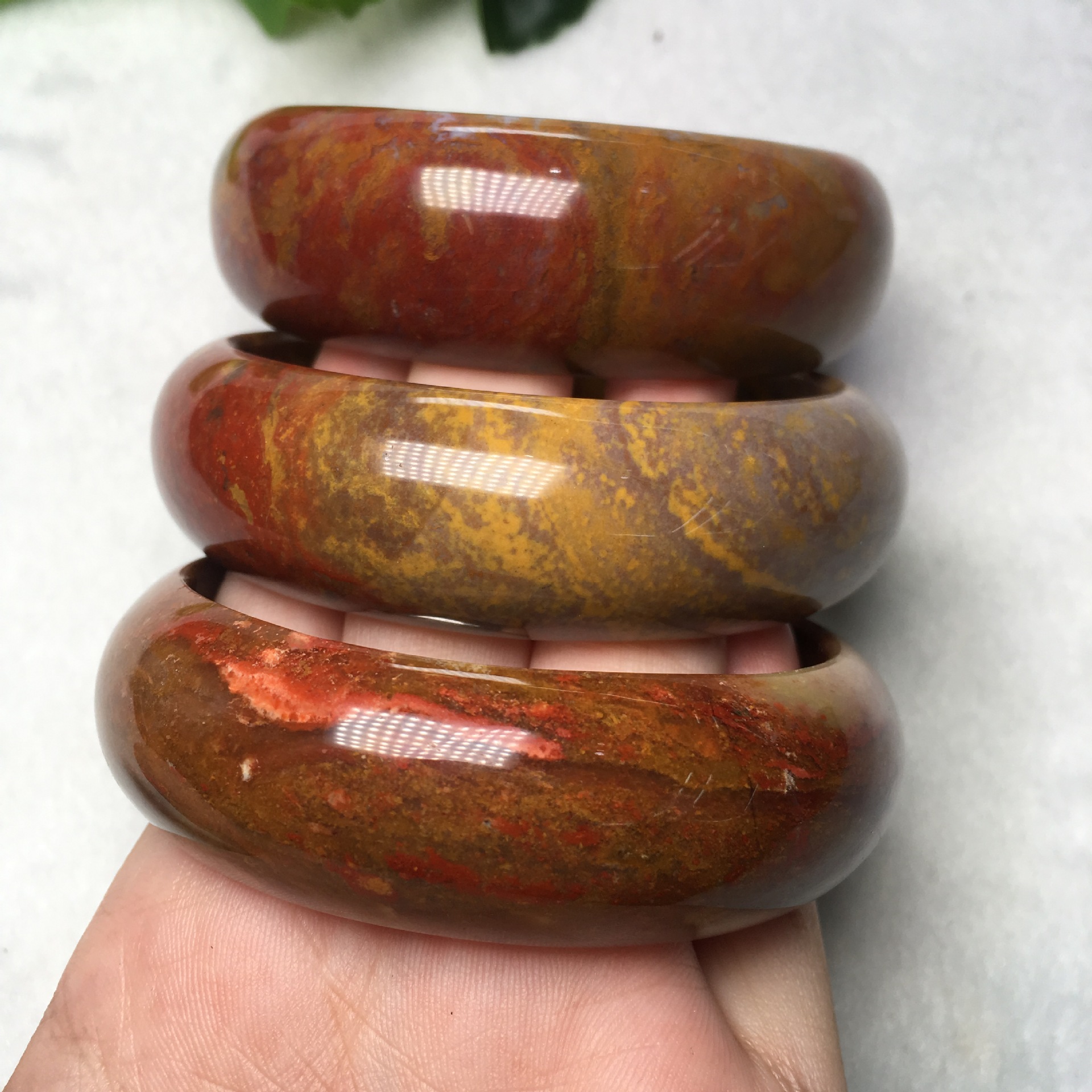 厂家直销天然战国红手镯无裂战国红手镯成色漂亮手镯