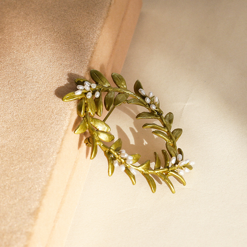 秋冬热卖 天然珍珠 桃金娘胸针 两色 花环胸花 田园风 新娘配饰