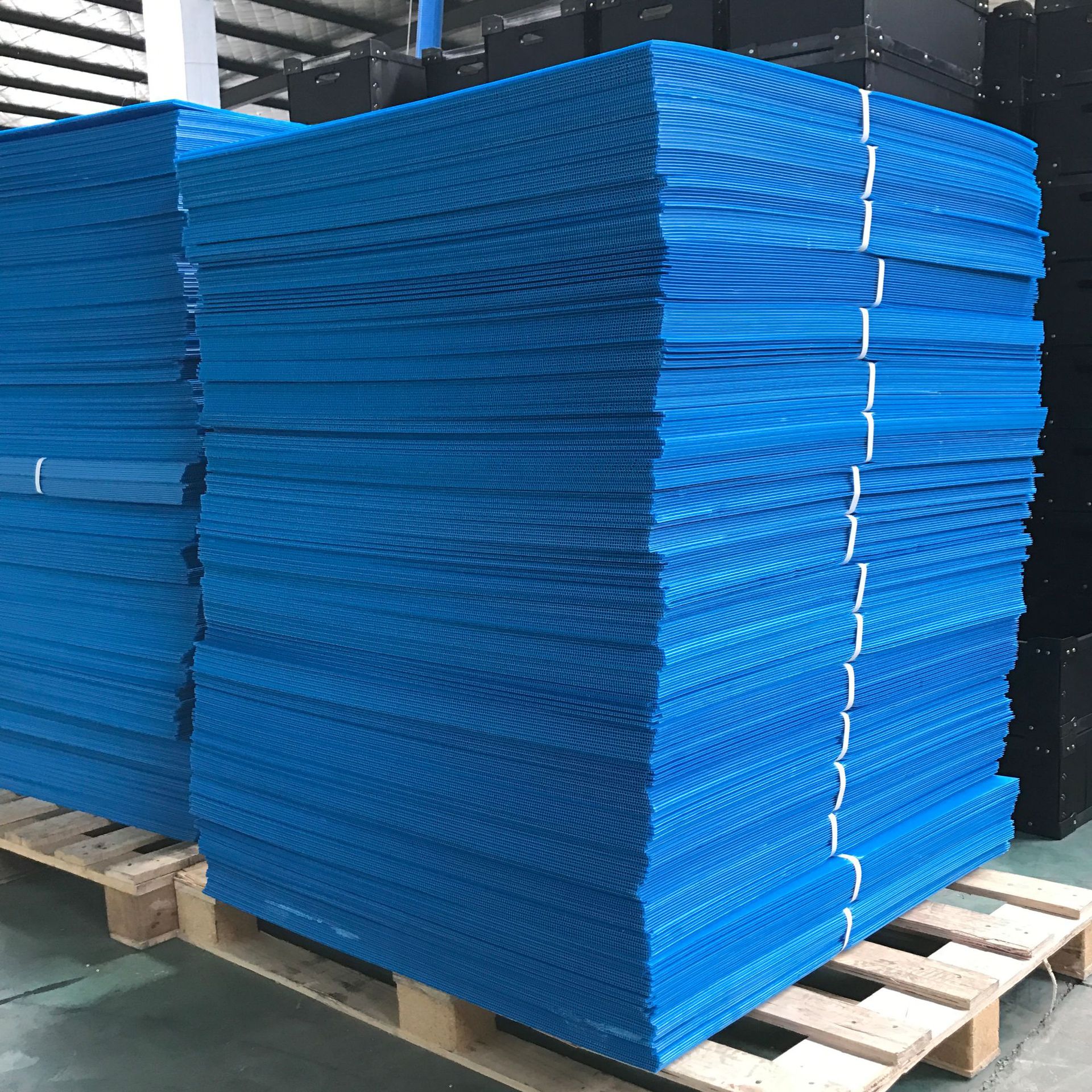 大尺寸塑料瓦楞板建筑装修保护板 中空材质防水耐用耐脏中空pp板