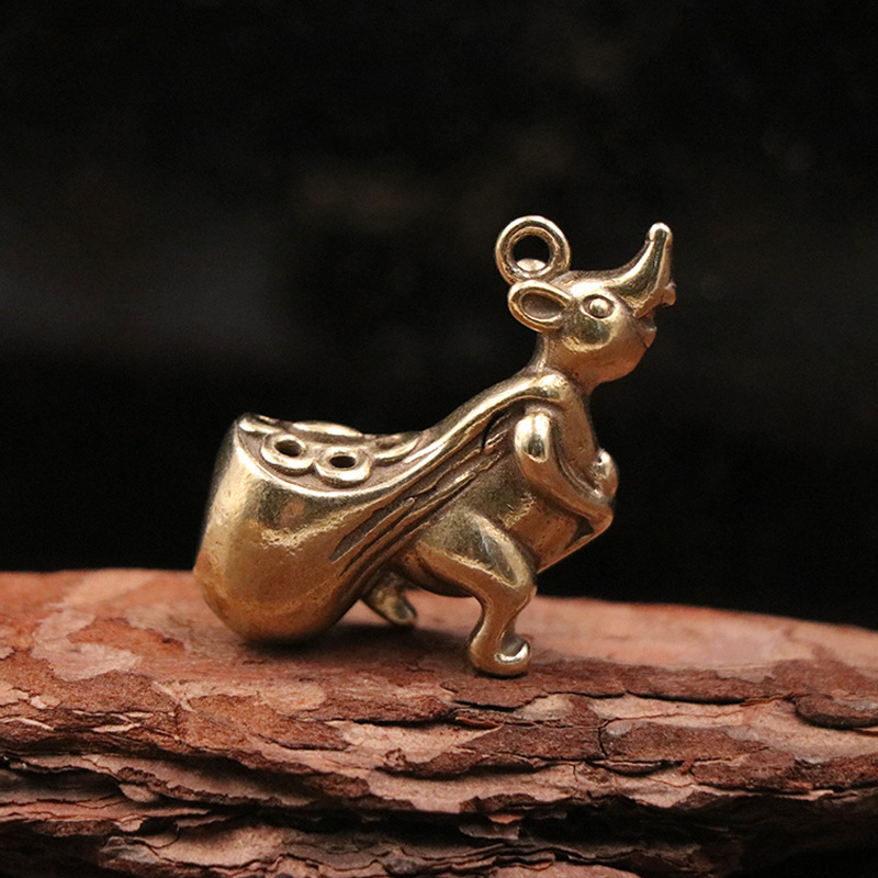 创意纯黄铜老鼠背钱袋吊坠黄铜钥匙扣挂件生肖鼠数钱男女汽车钥匙