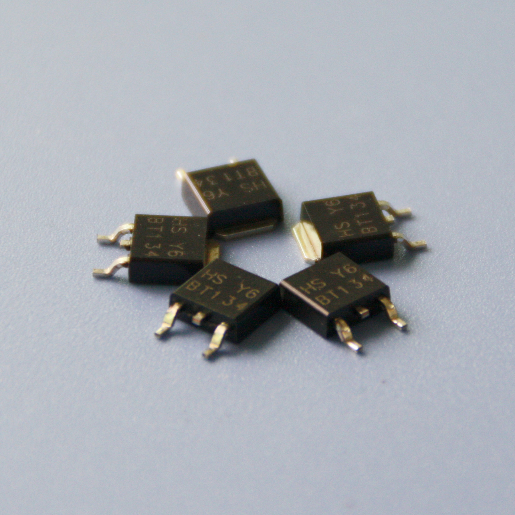 合芯半导体厂家直供 可控硅bt134 to-252封装三极管