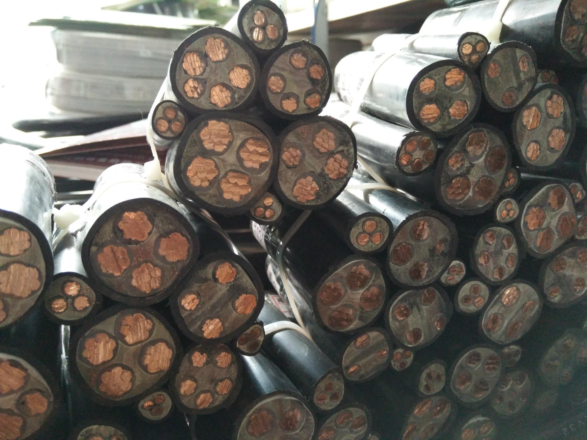 骁键 电线 电缆多芯铜电线 0.6/1kv低压传输绝缘护套黑色监控国标