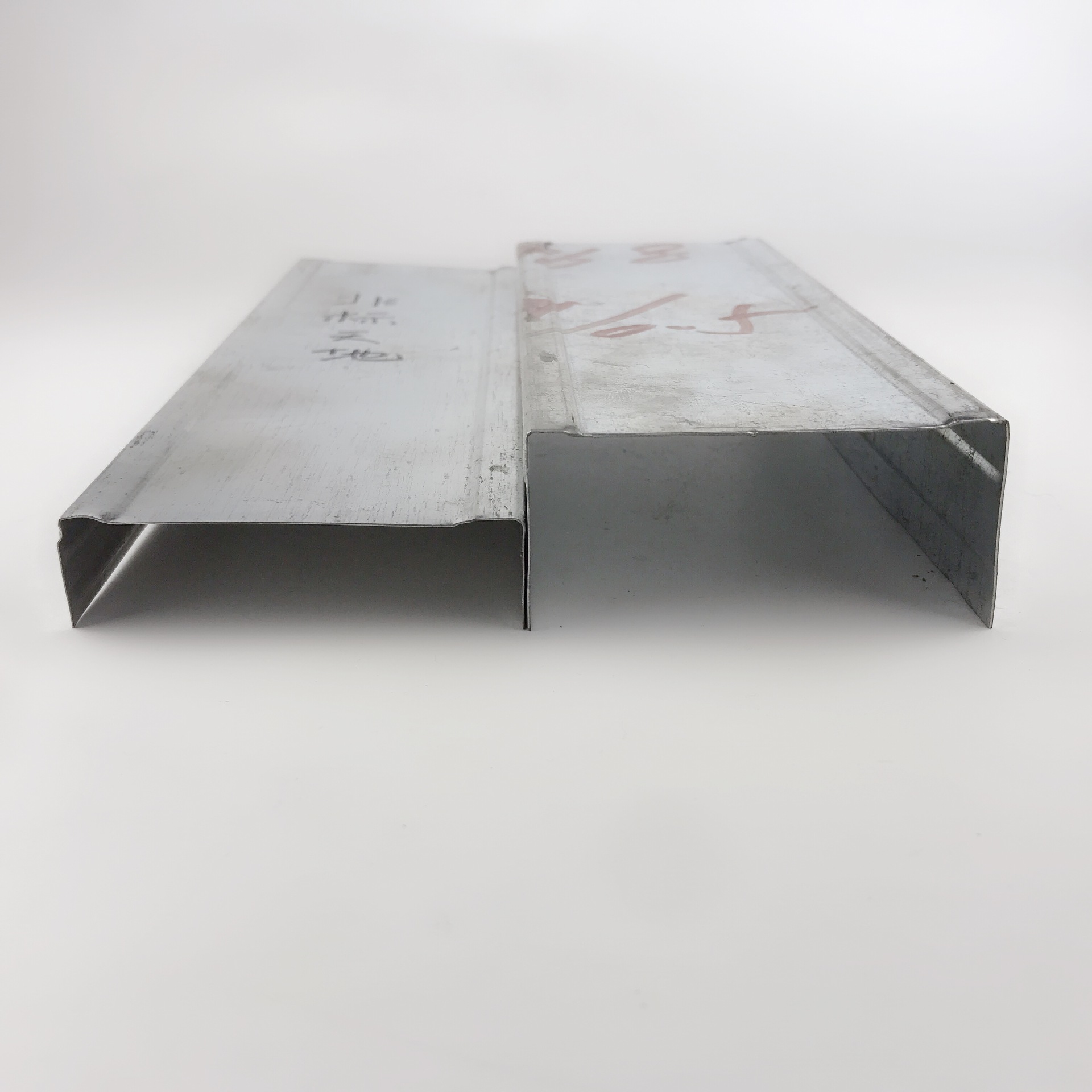 厂家直销c型竖骨天地龙骨建材吊顶材料国标19 轻钢龙骨量大优惠