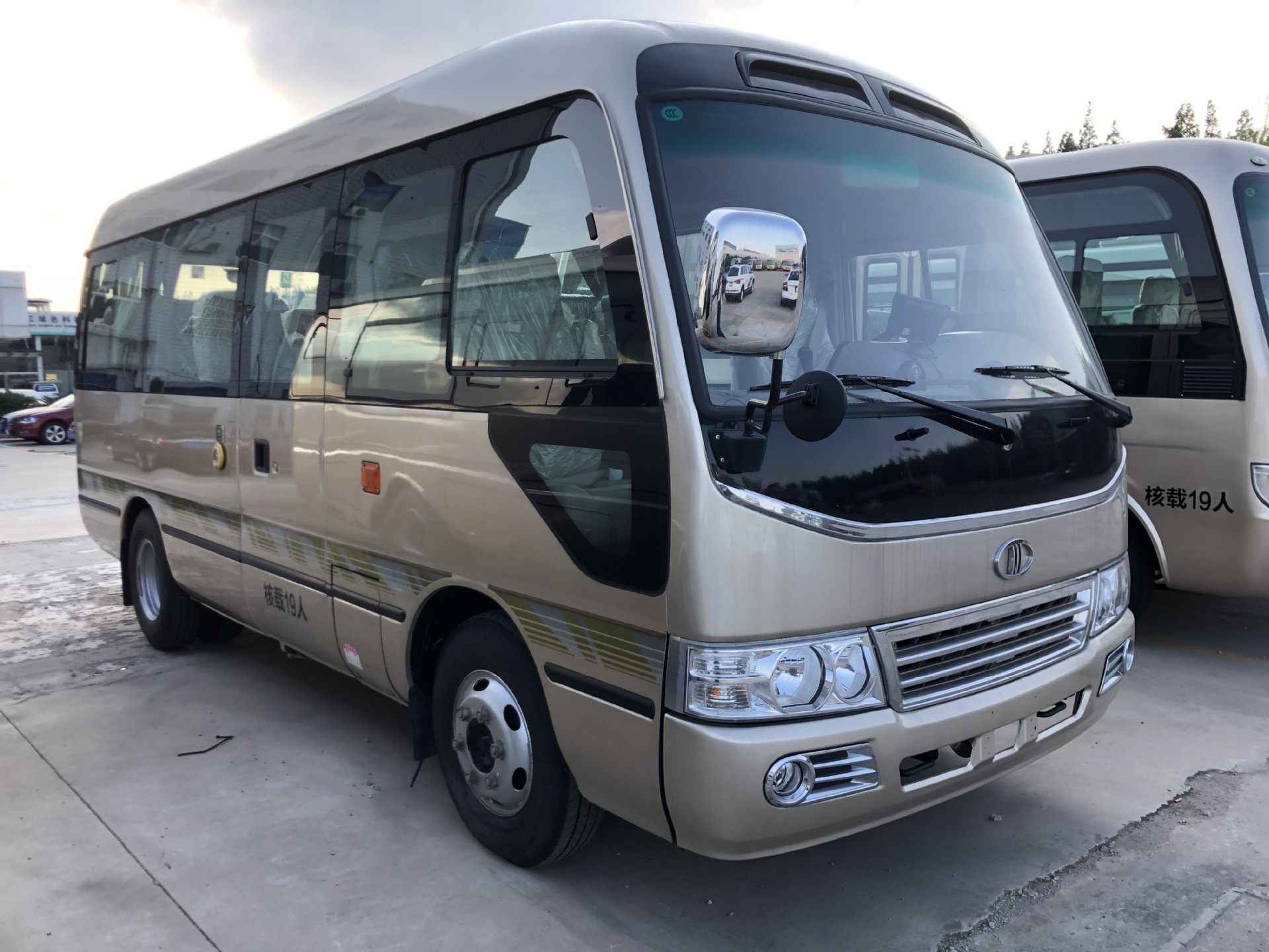 厂家直销牡丹牌国六19座(仿考斯特车型)价格 配置 图片