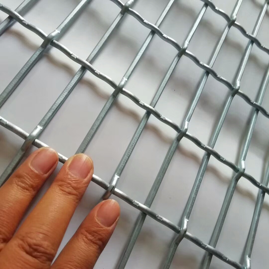 黑铁丝养猪轧花网母猪产床保育网现货供应500丝猪床网猪圈漏粪网