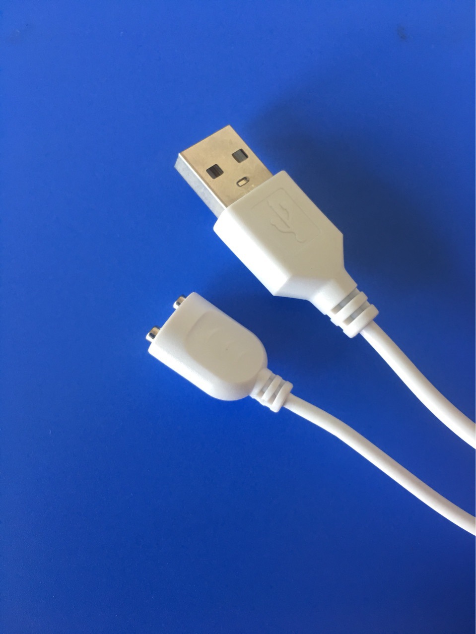 成人用品带电路保护系统磁吸充电线中距8mm触点磁铁线2pin磁吸线