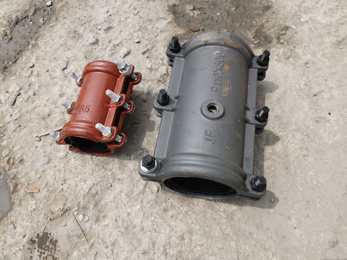 球墨铸铁管大头哈夫节 承插口卡扣 位置狭窄处三通弯头接口堵漏器