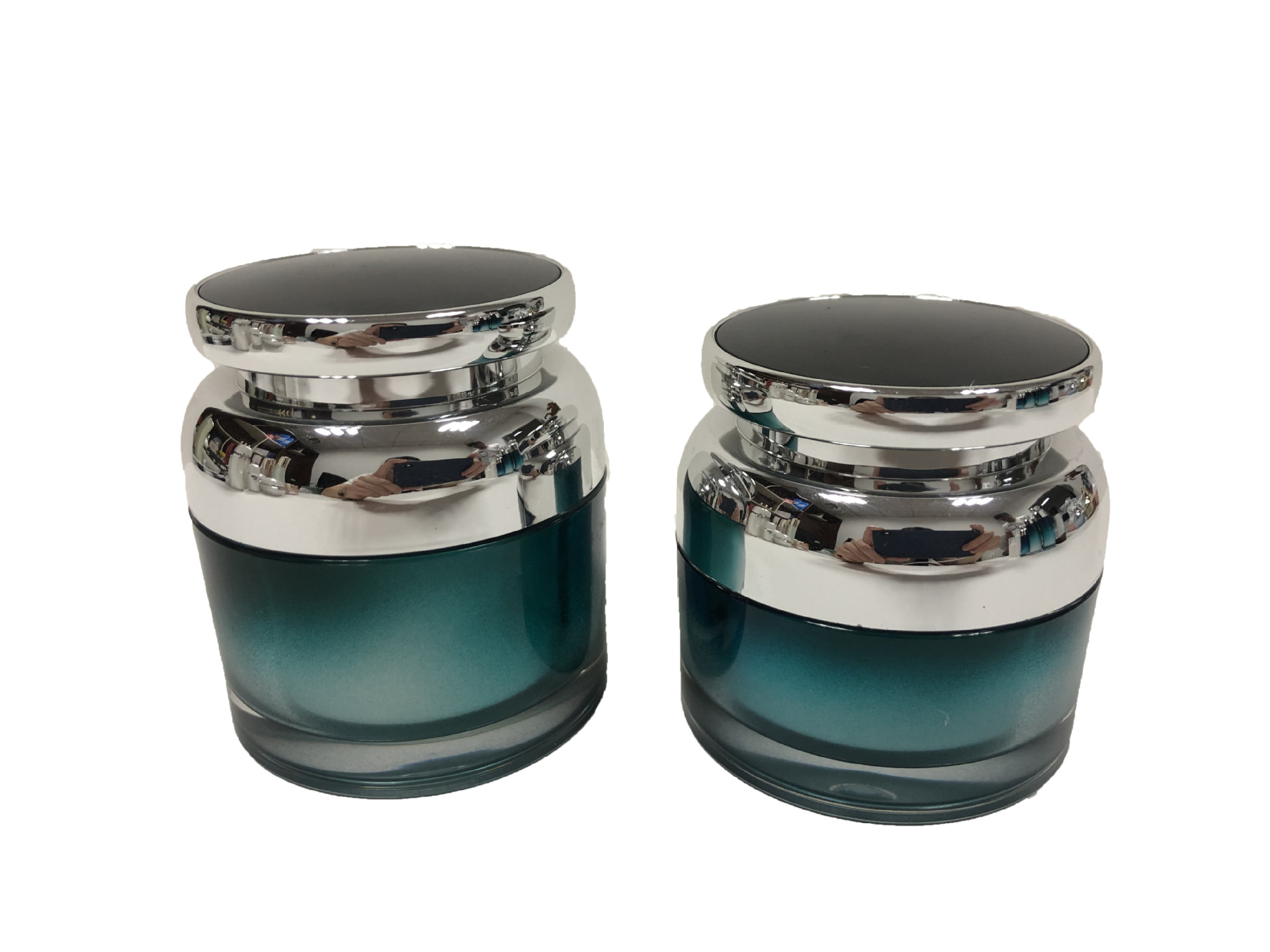 乳液精华瓶厂家使用真空瓶的优势有哪些?