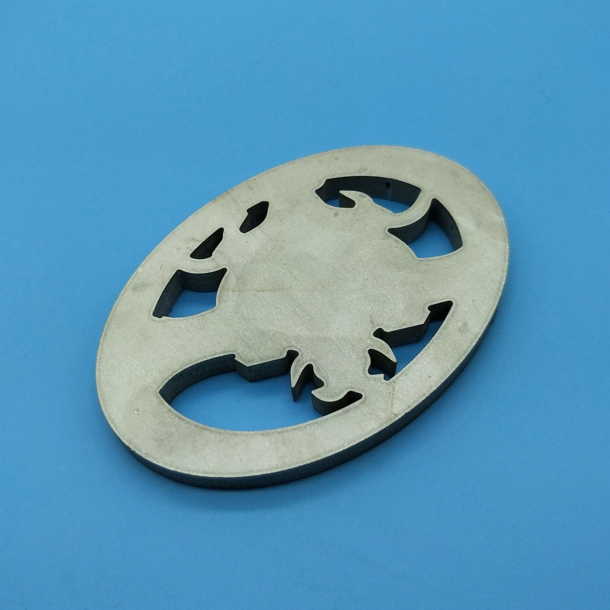 东莞激光切割加工,五金饰品激光雕刻,吊牌工艺品激光镂空