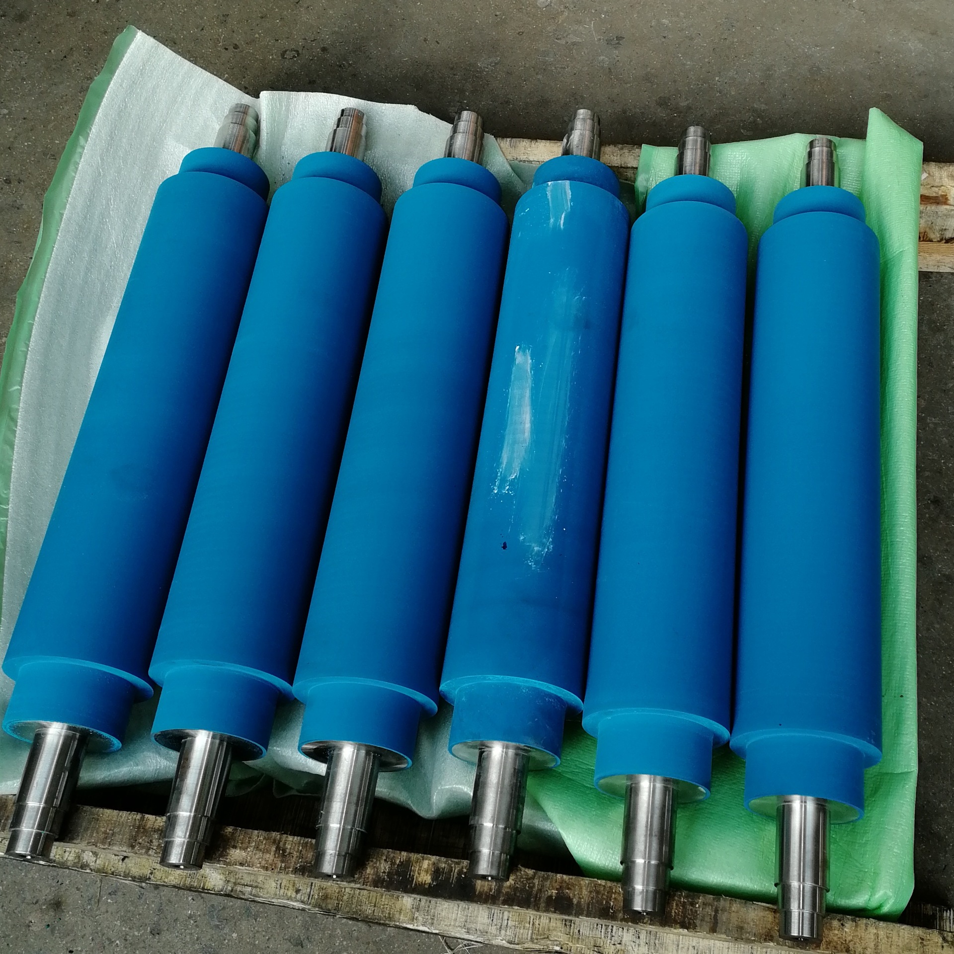 胶辊现货供应营口冠华56-4印刷辊子 包胶辊筒 输送辊硅胶批发