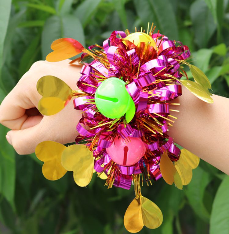 五一幼儿园团体表演舞蹈道具铃铛彩色广场舞演出手环道具响铃新品