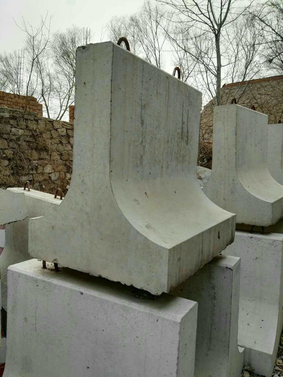 1000*1000/上200下800水泥马路隔离墩.北京混凝土水泥交通防撞墩