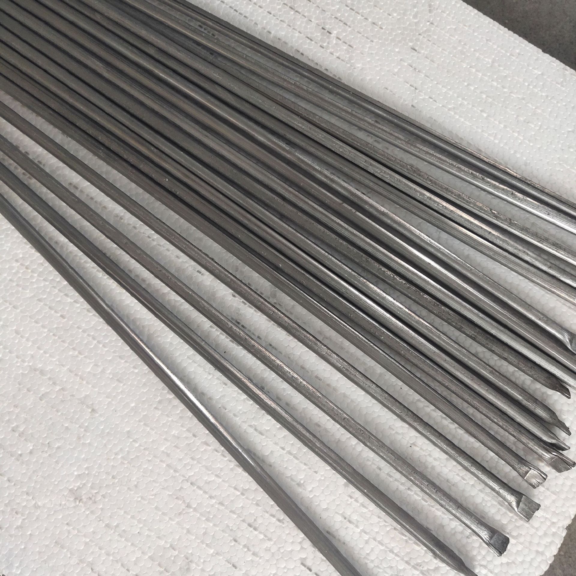 压轮磨具碳化钨管状粉末气焊条厂家供应各种规格铸造碳化钨气焊条