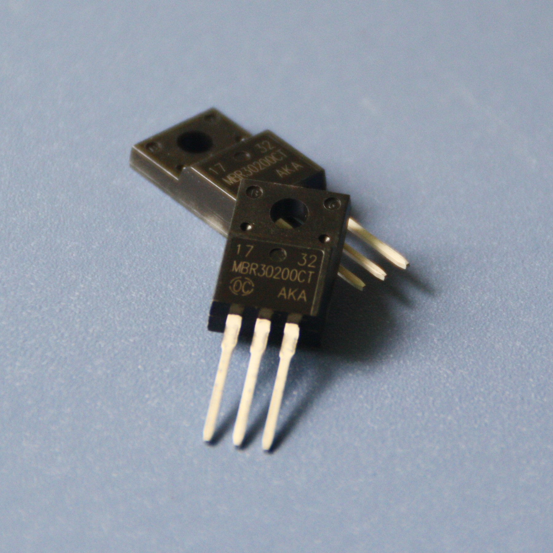 mbr30200ct肖特基快恢复二极管to220f封装三极管