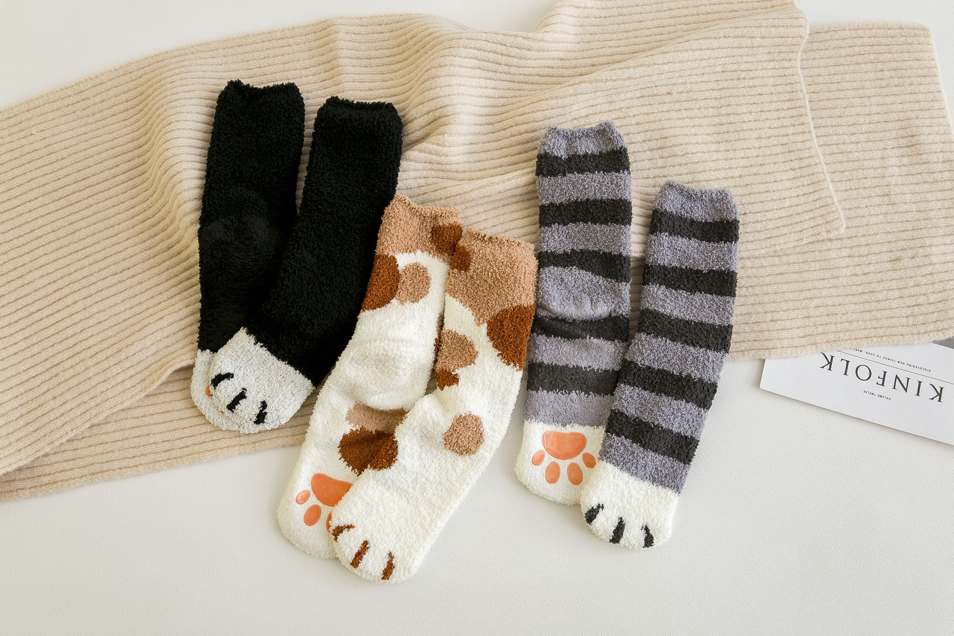 脚底硅胶防滑猫爪袜女加厚珊瑚绒睡眠袜家居袜子点胶猫爪地板袜