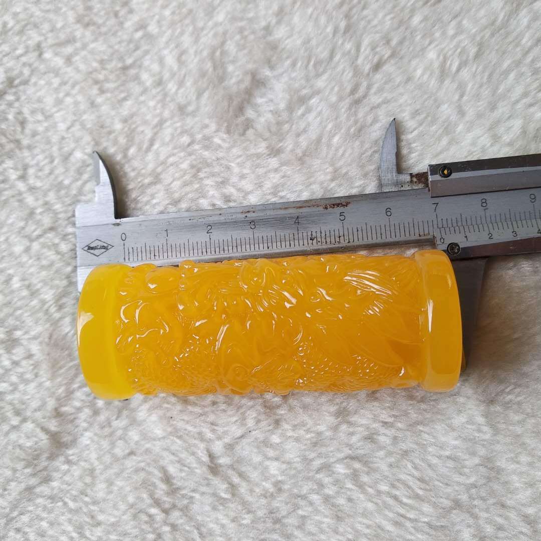 波罗地海鸡油黄飘花蜜蜡龙柱吊坠厂家批发跑展会庙会产品淘宝直播