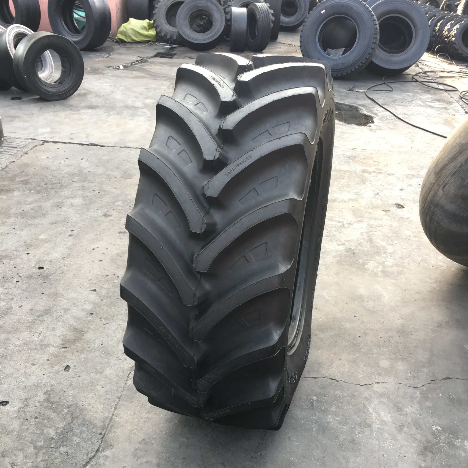 天力tianli 480/65r28 农用子午线钢丝真空轮胎 旱田人字拖拉机