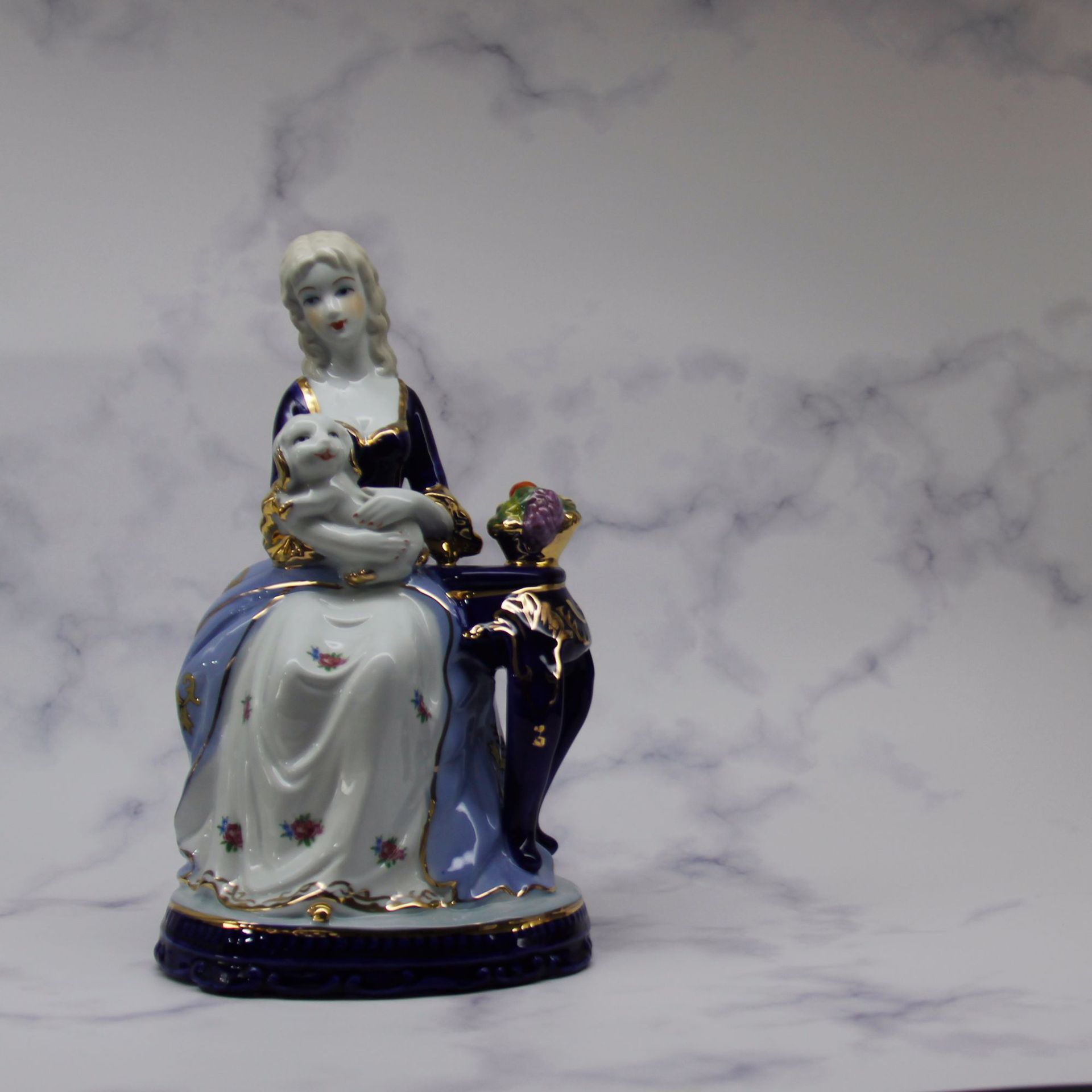 陶瓷工艺品摆件大裙摆欧式西洋女贵妇抱狗座椅水果盘珐琅瓷现代风