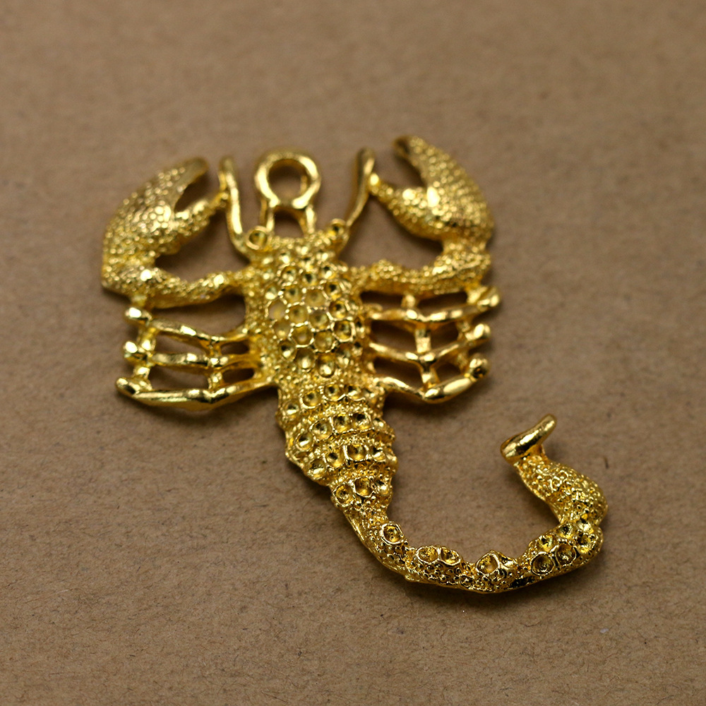 亚马逊爆款 动物类复古合金金色蝎子吊坠ing项链配件厂家直销销售