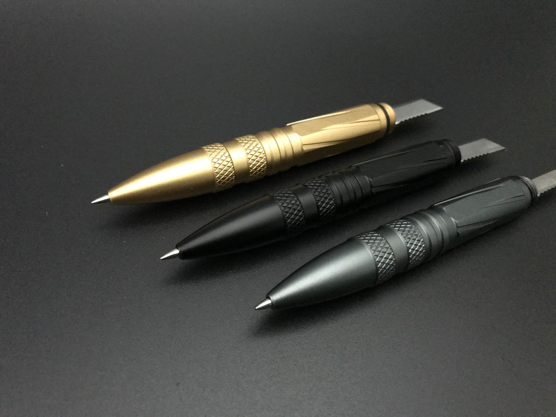 峰之狼 户外多功能钨钢头防身战术笔 led灯防身自卫笔 女子防狼笔