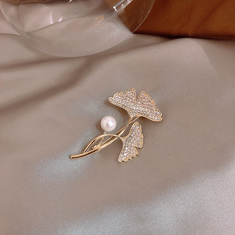 Brooch Women's Elegant Ginkgo Leaf Pearl Micro Inlaid Zircon Full Diamond Pin Korean Suit Coat Corsage Decorations