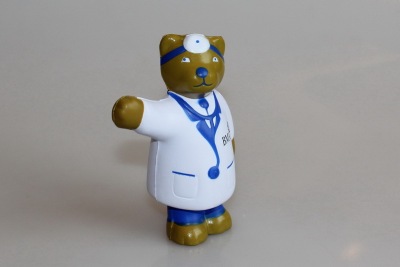 新款pu发泡高回弹玩具 卡通创意仿真熊医生公仔玩具