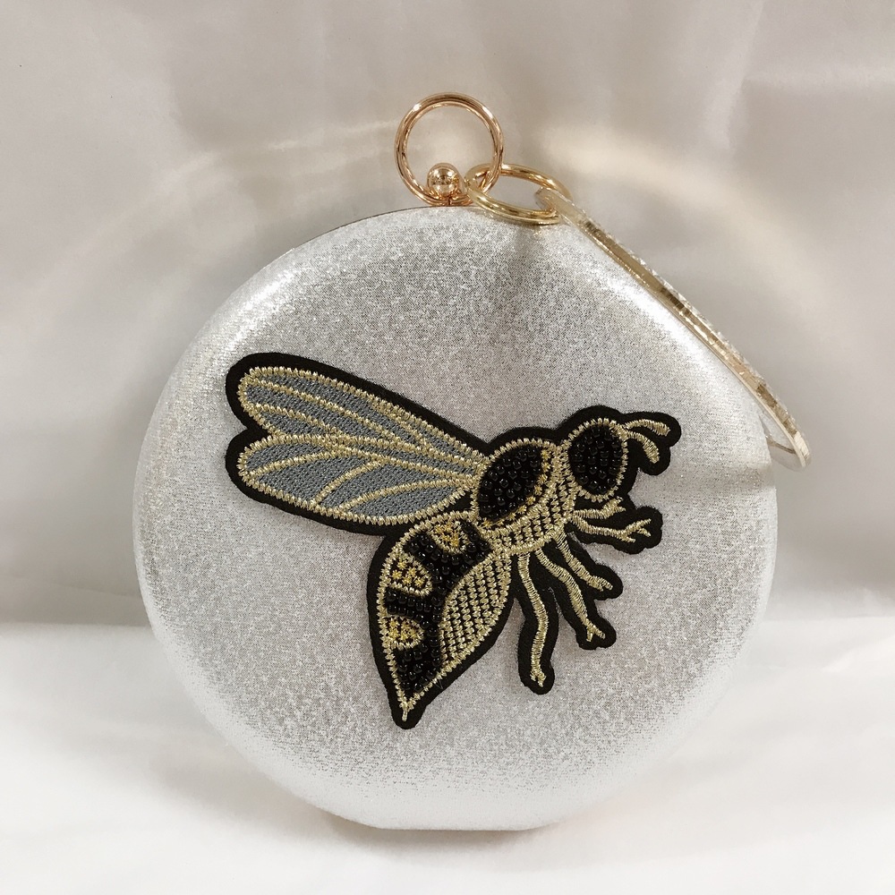 跨境扁圆盒pu晚宴包新款刺绣绣珠蜜蜂手拿包钻石手环外贸宴会女包