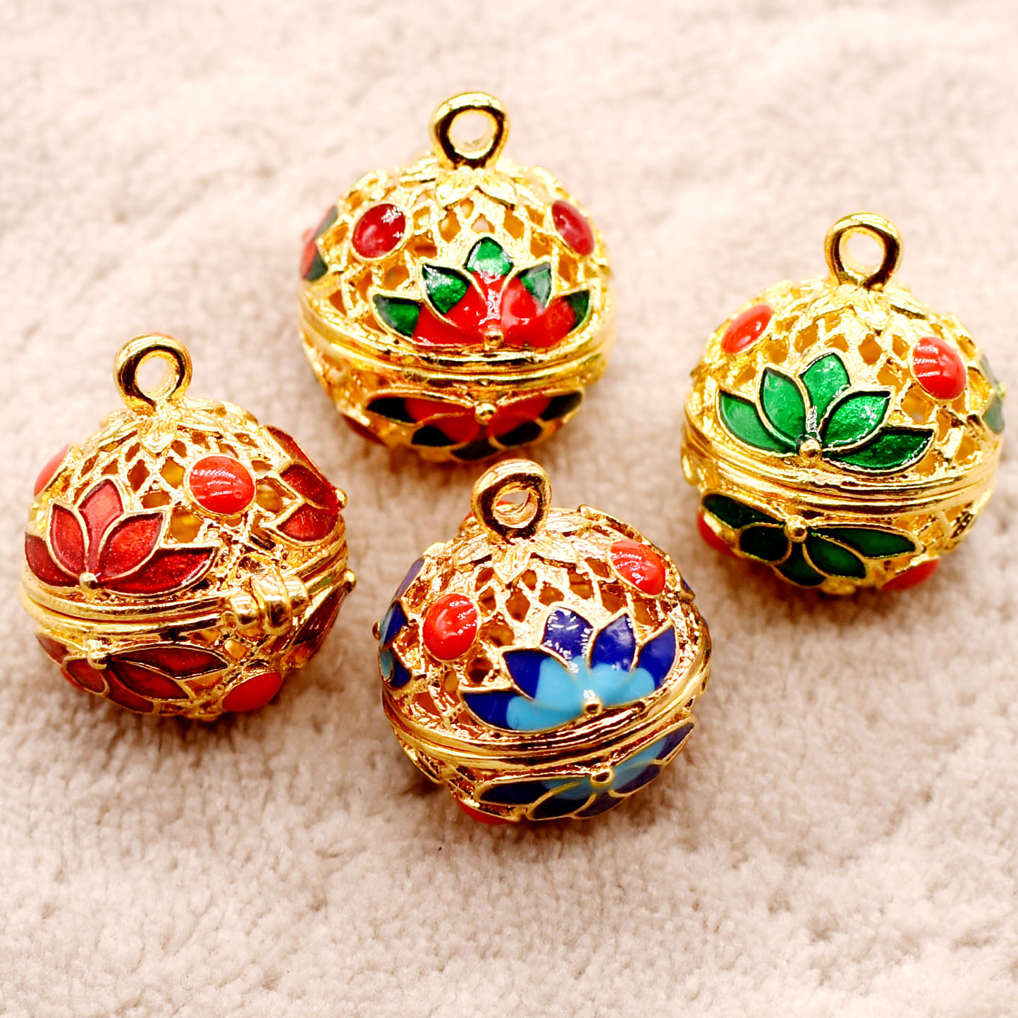 合金滴油景泰蓝镂空铃铛香囊香薰球吊坠挂件手镯吊坠可以打开宫铃