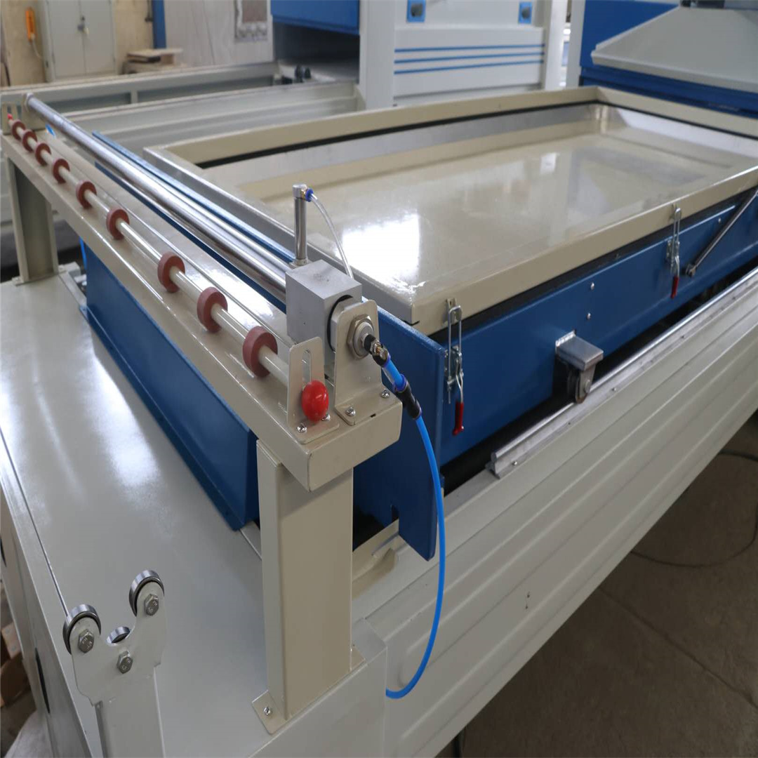 pvc门板吸塑机图片