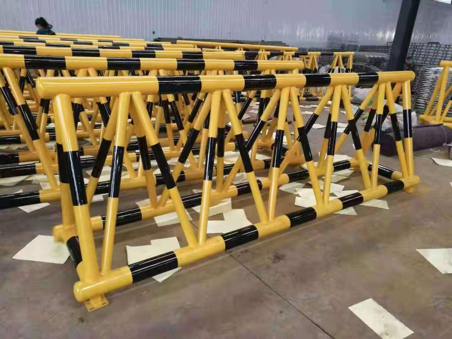 挡车器移动护栏移动拒马路障防冲撞护栏黑黄安全防爆重型护栏定