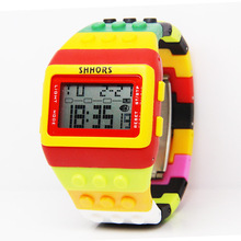 2023热售LED发光七彩糖果色表中性男女运动仿水彩虹积木电子手表