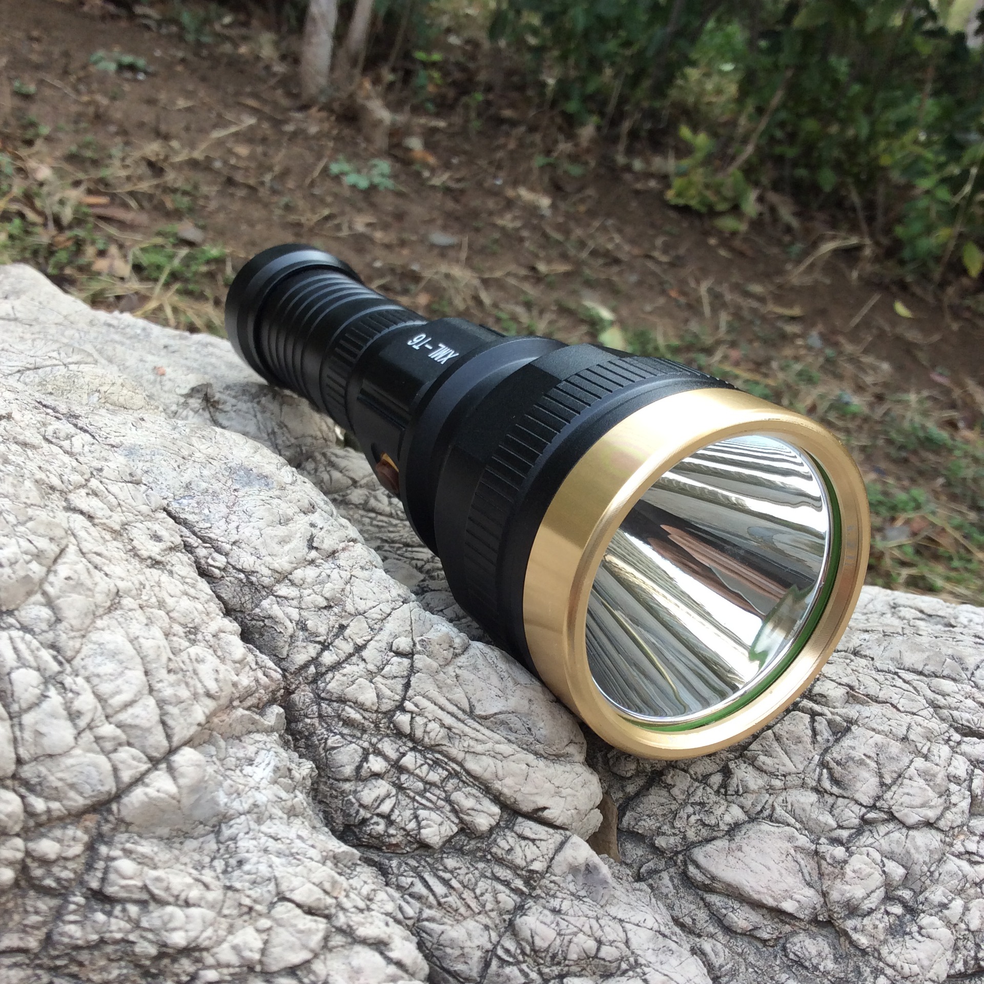 户外运动骑行战术t6强光手电厂家批发led防水大功率充电防身用品