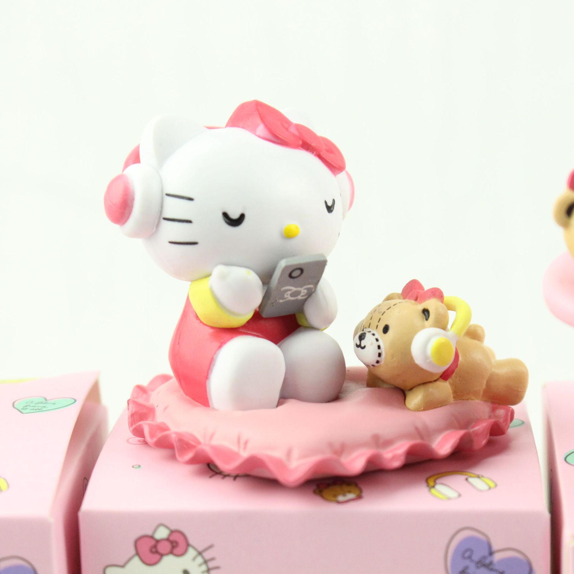 4款hellokitty kt猫凯蒂猫公仔人偶玩具手办摆件蛋糕装饰现货盒装