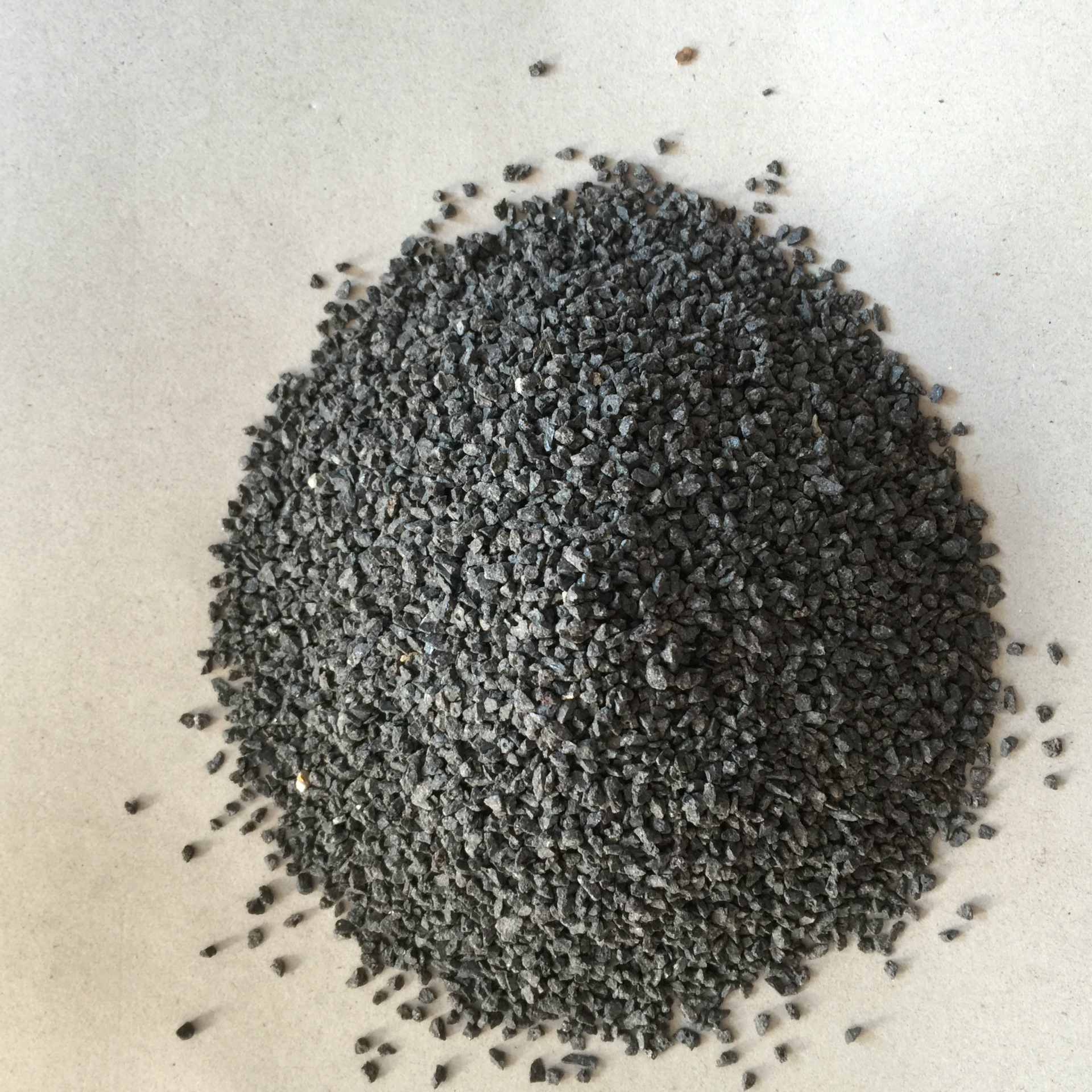 蓝星净水生产厂家工业给水净化处理用1-2mm磁铁矿滤料