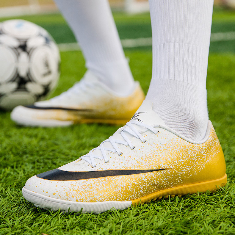 休闲足球鞋男款室内football儿童32足球鞋碎丁休闲平底shoes跨境