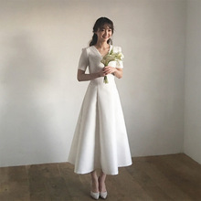 韩版复古轻婚纱2024新款秋季缎面简约森系中长款结婚宴会礼服旅拍