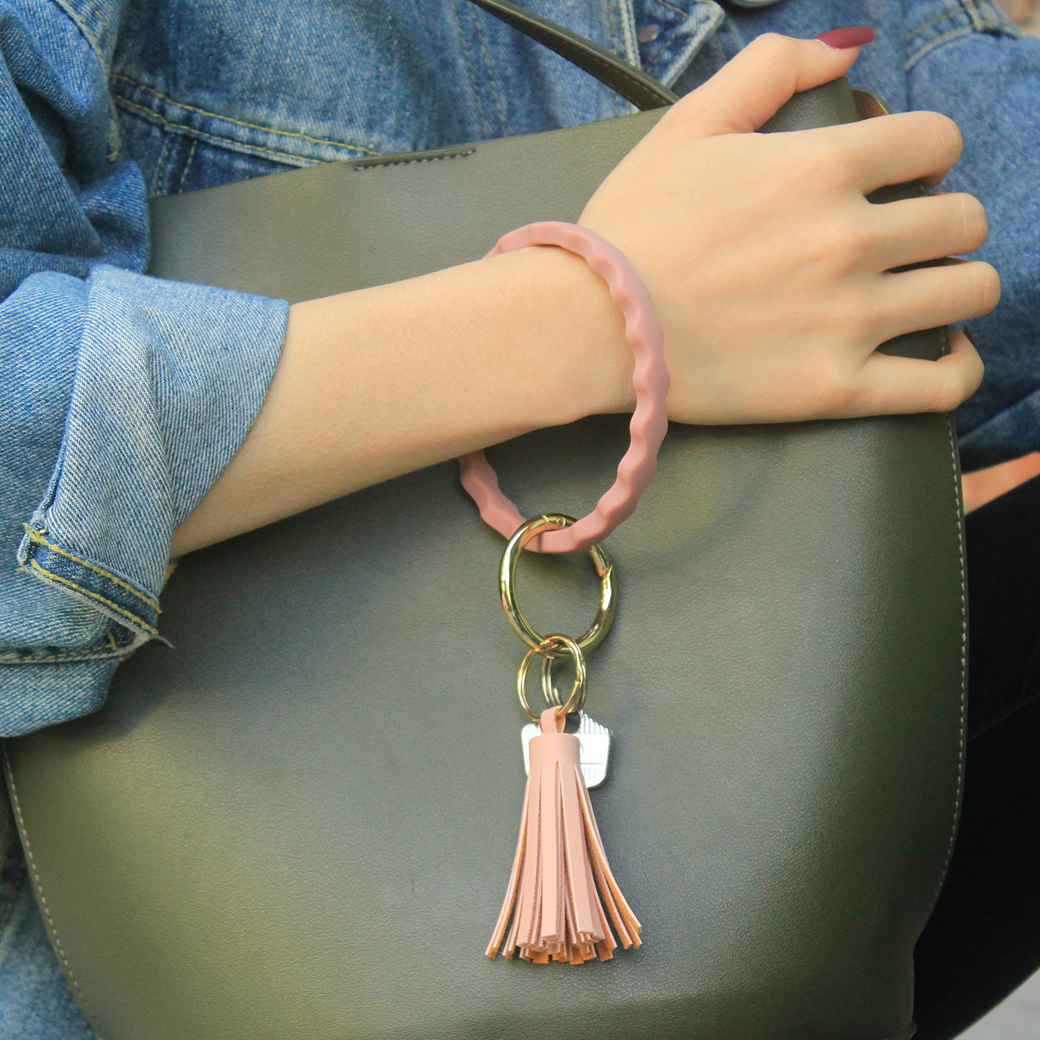 欧美波浪硅胶手环钥匙扣pu流苏吊坠钥匙链健身手环手腕钥匙圈