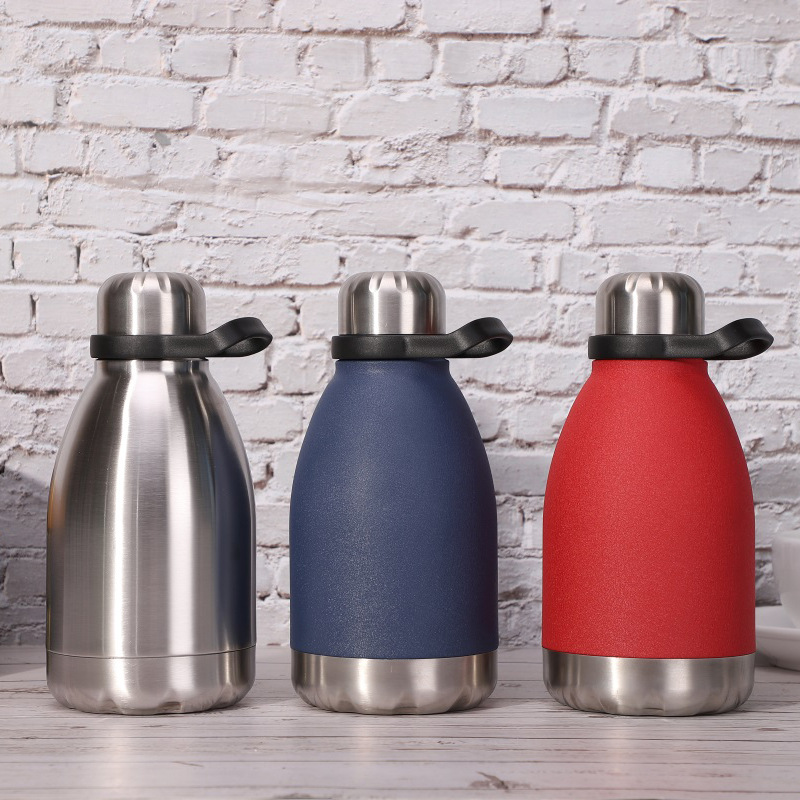 New Arrival Outdoor Travel Stainless Steel Thermal Pot Large Capacity Vacuum Cup with Handle Big Belly Plastic Spray Coke Bottle