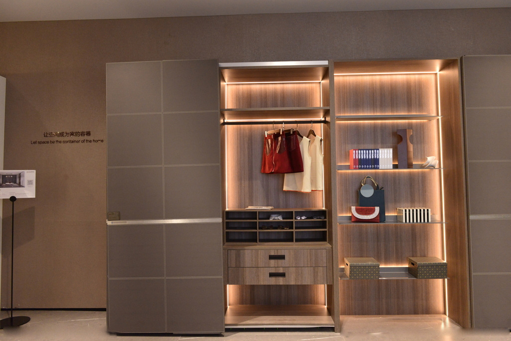 新版不锈钢家用衣柜真的挺不错!