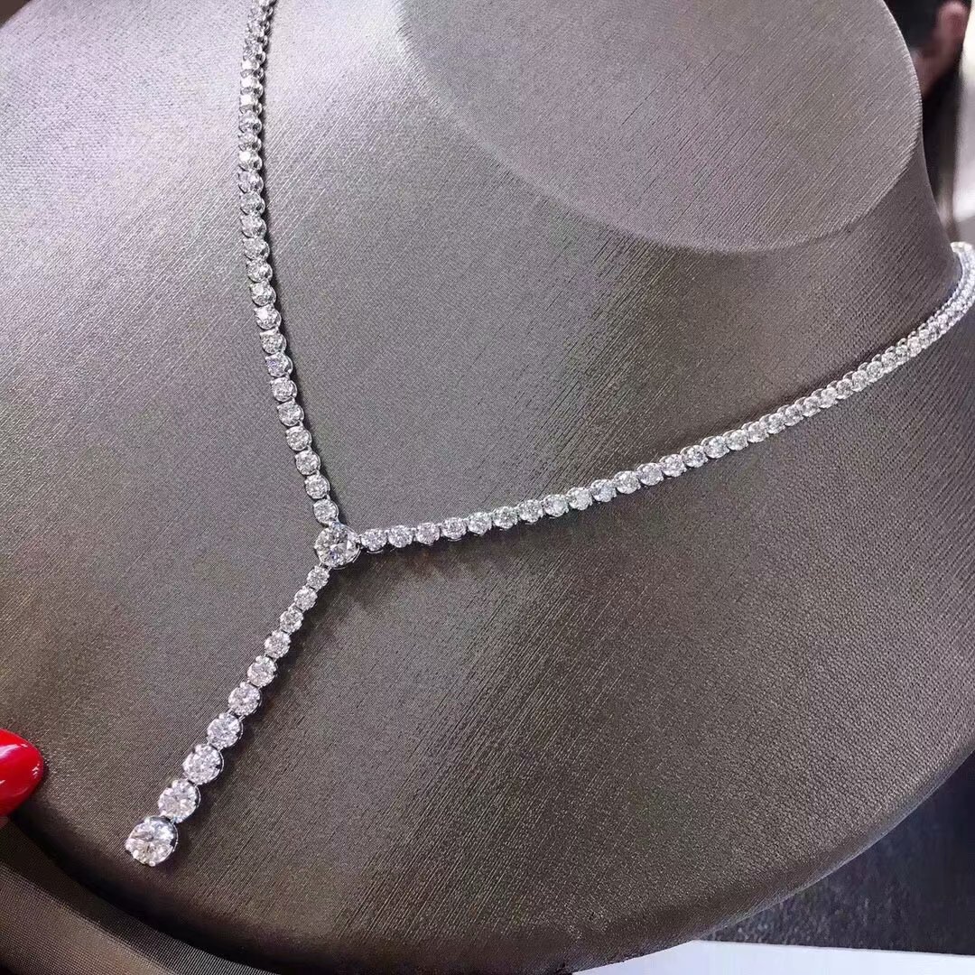 日本横滨珠宝展会预展18k白金镶嵌6克拉天然南非钻石小钻拼镶项链