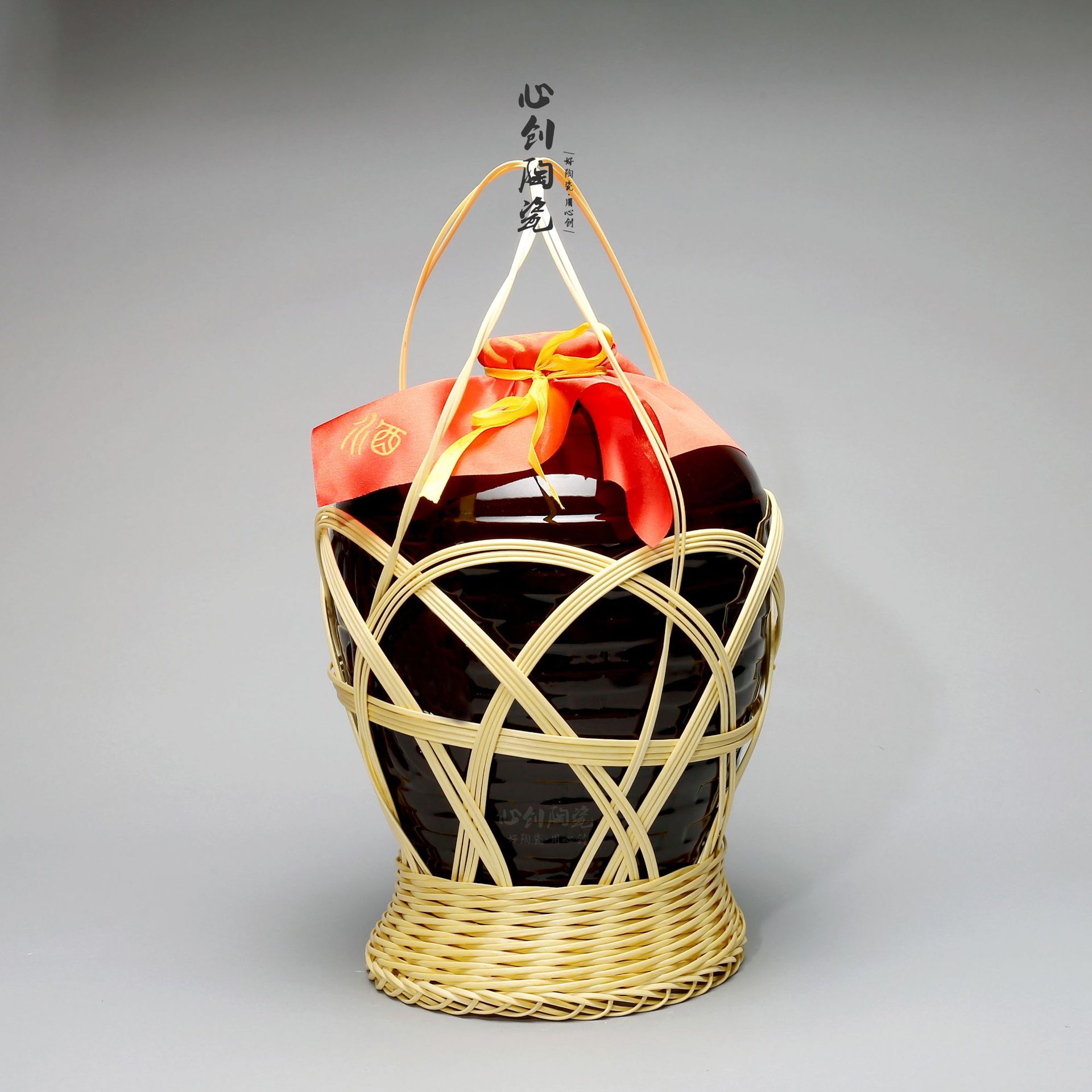 厂家直销 10斤红釉带字酒坛 竹编陶瓷酒坛 宜兴陶瓷酒瓶