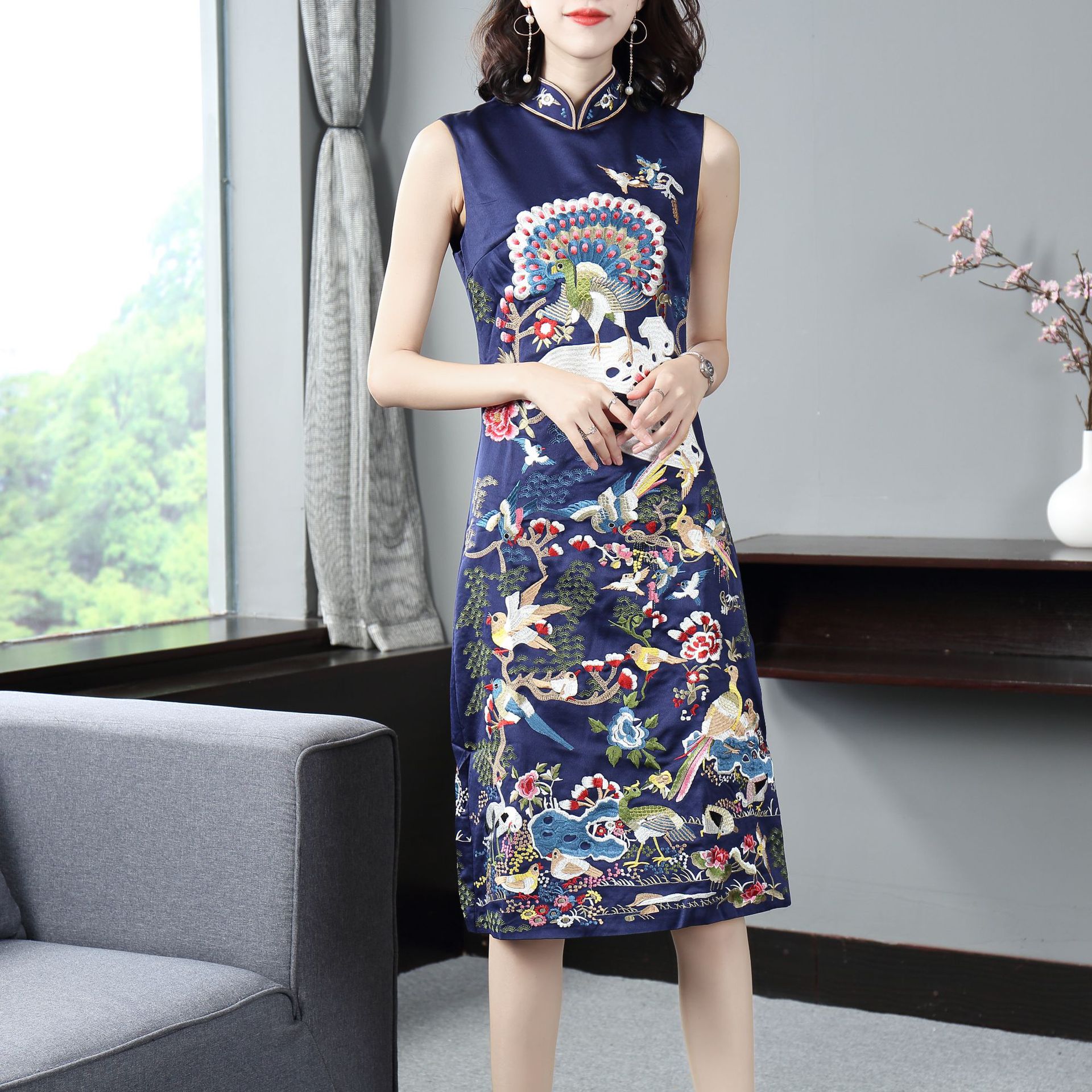 2019夏中国风女装新品复古百鸟剌绣修身改良旗袍中长款显瘦连衣裙