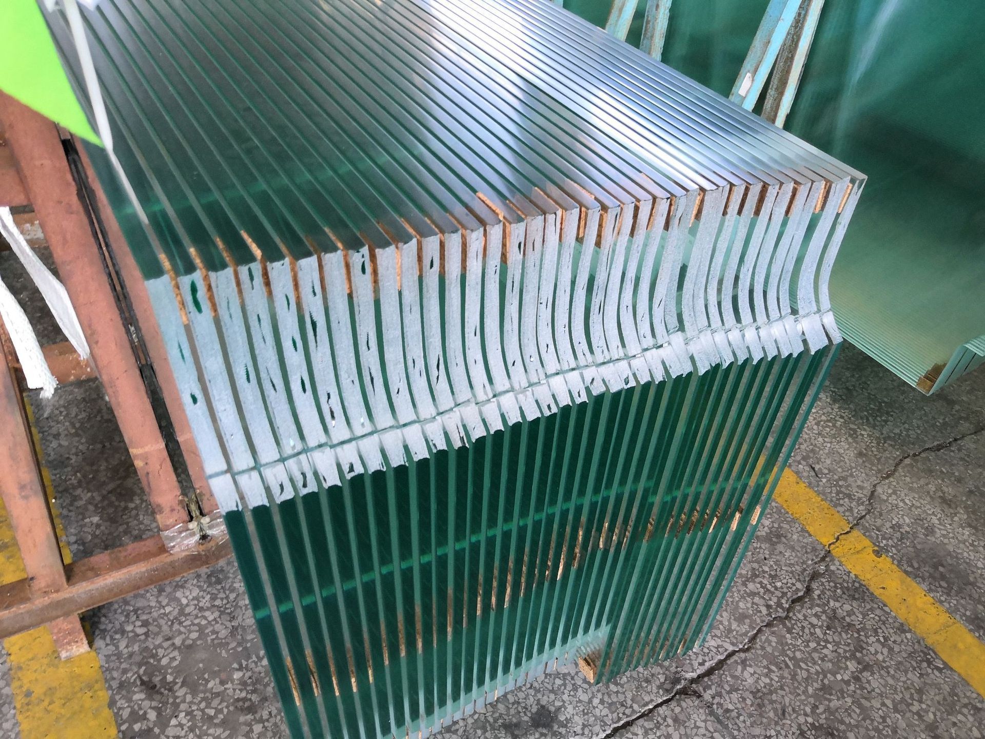 工厂定制超白鱼缸玻璃 精磨直边10mm12mm15mm金晶超白钢化玻璃