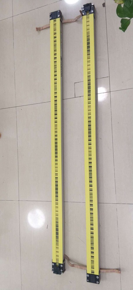 本产品铟钢尺一副2把,铝合金尺箱,徕卡电子水准仪dna03专用铟钢