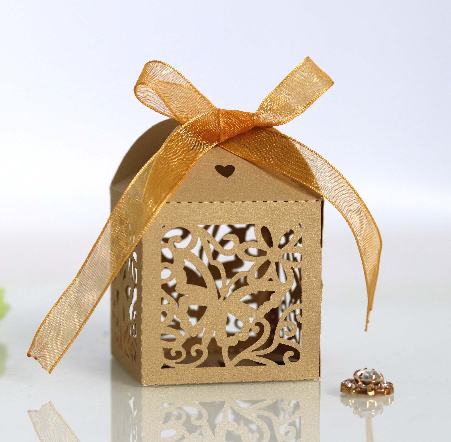 纸盒套/镂空贺卡/请柬镂空/席位卡及其它各种镭射相关的工艺饰品订制