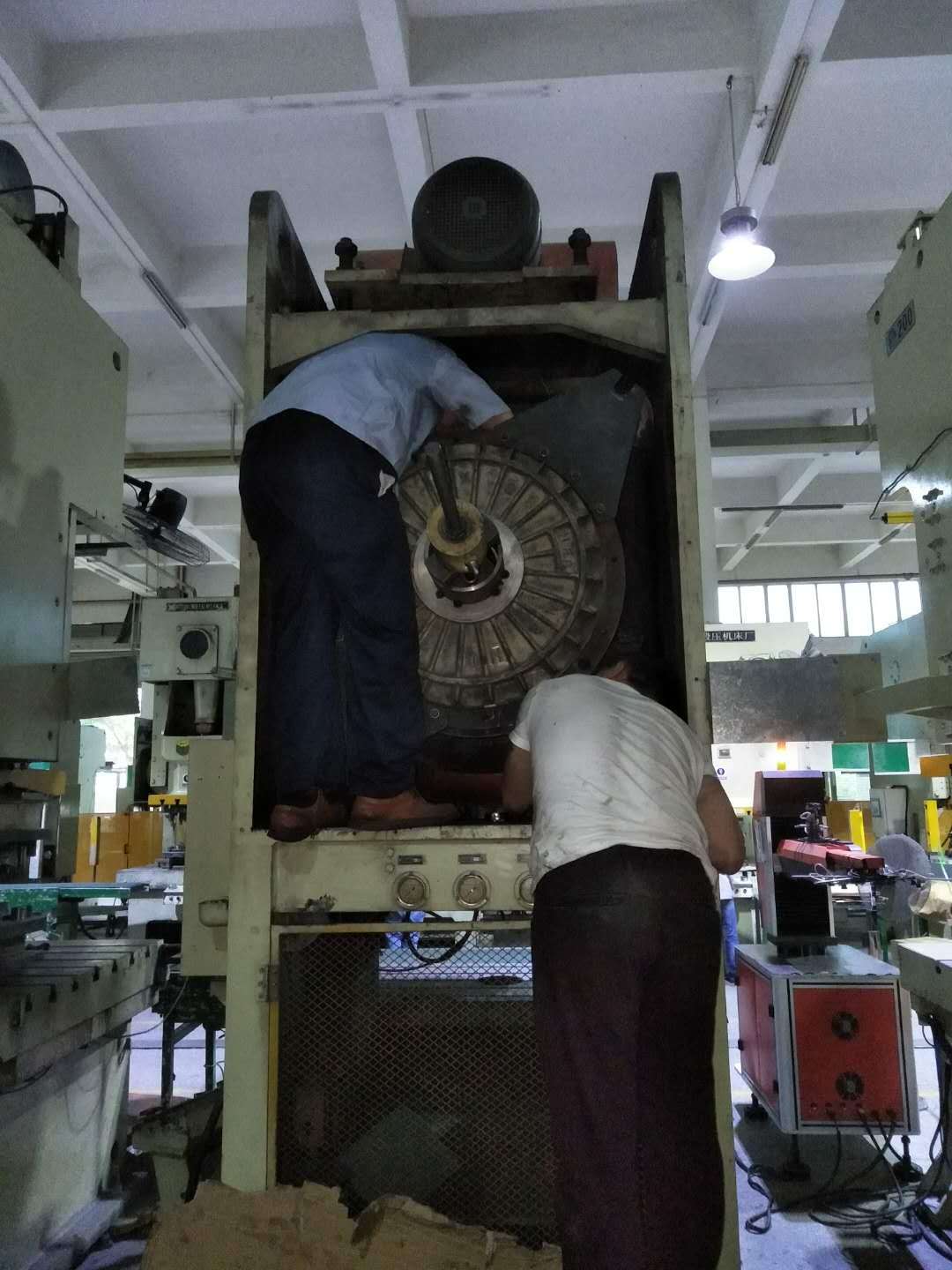 大型冲床维修各种气动冲床承包维修